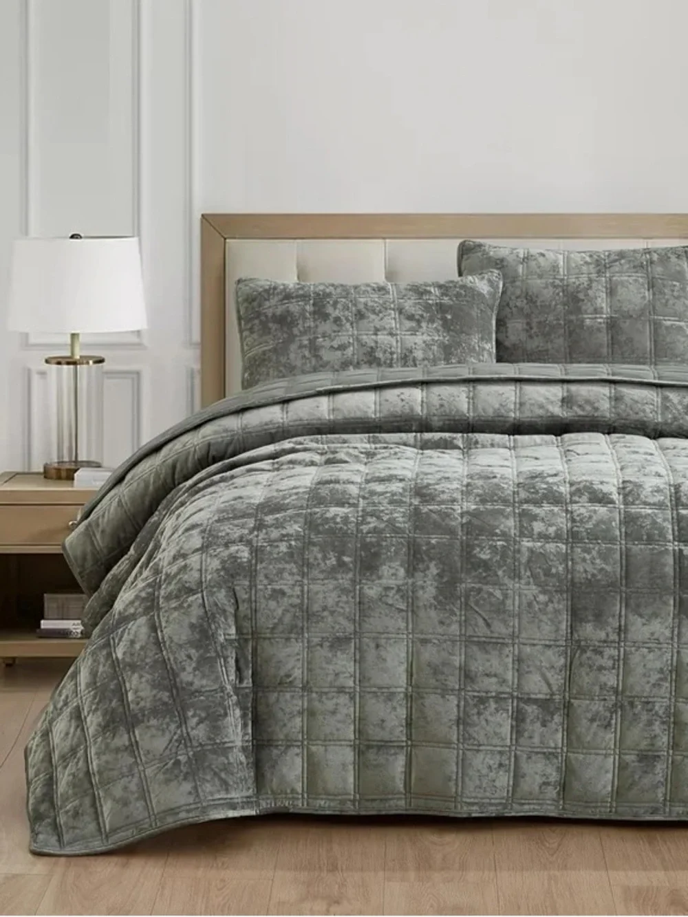 Oversized king 3 piece grey velvet quilt set